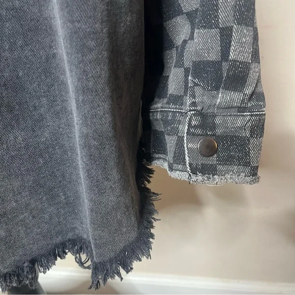 Oli & Hali Black Gray Mineral Washed Checkered Taw Edge Denim Shacket Sz M/L - Picture 5 of 9
